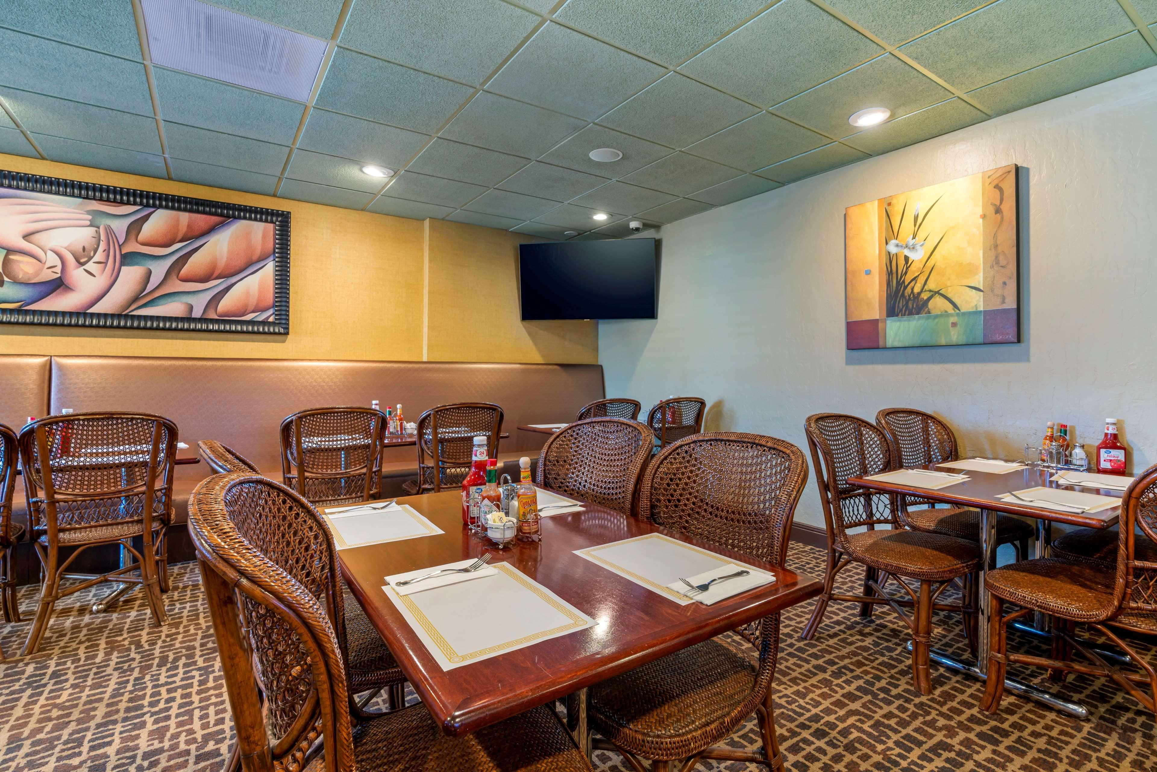 Best Western Plus Brookside 3*